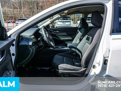 Used 2025 Nissan Altima 2.5 SV image 19