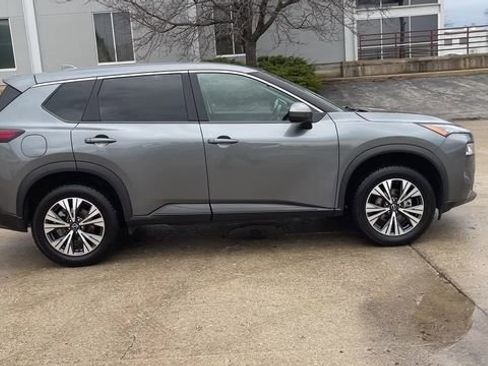 Used 2023 Nissan Rogue SV image 9