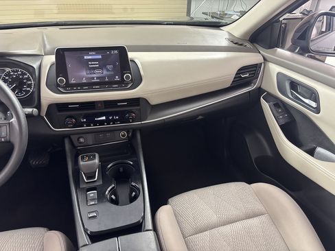 Used 2024 Nissan Rogue SV FWD image 28