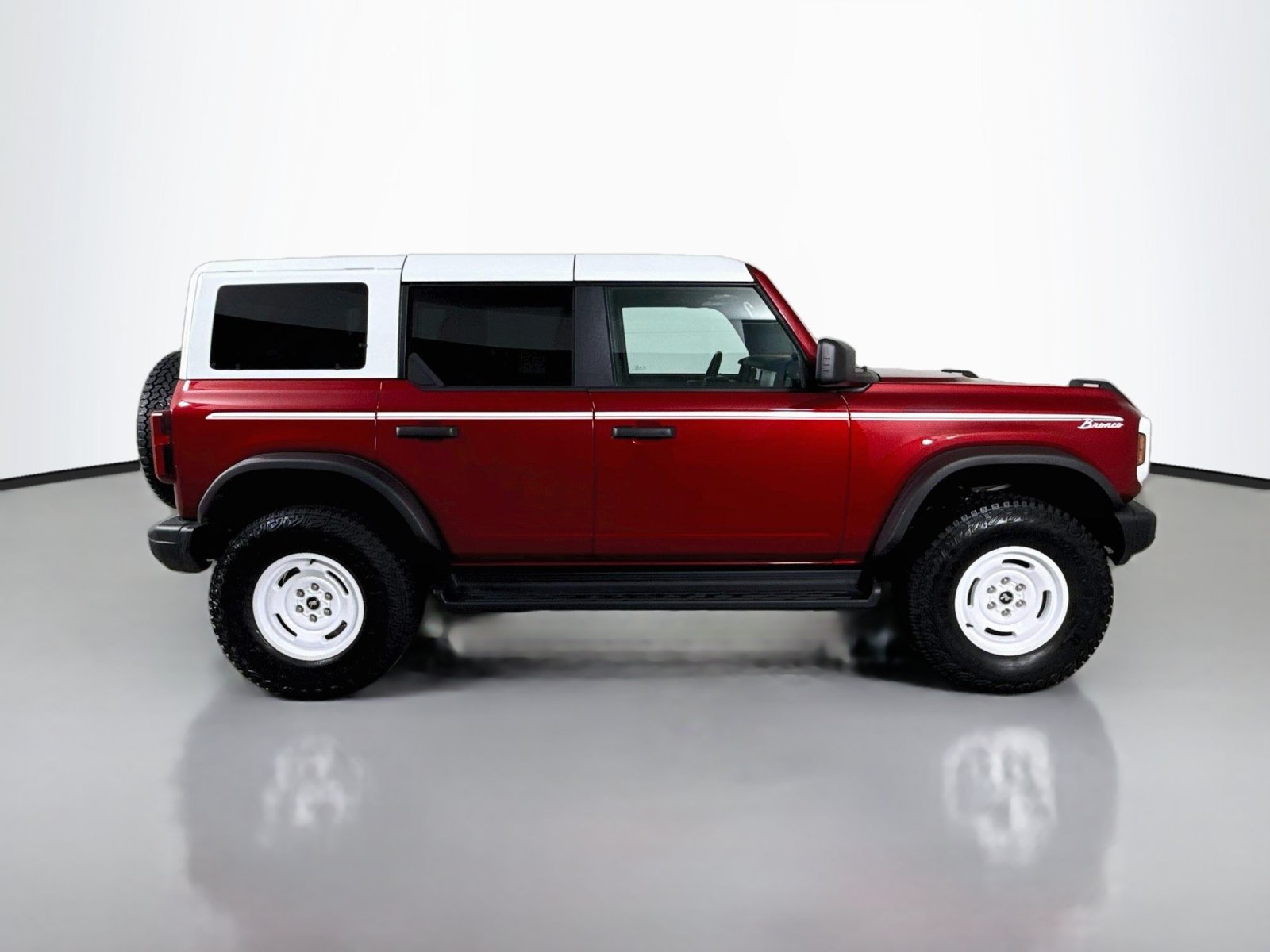 Used 2025 Ford Bronco Heritage Edition AWD/4WD image 8