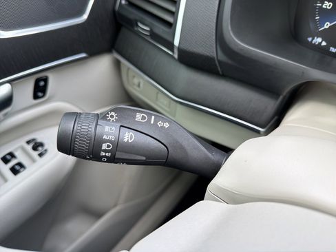 Used 2020 Volvo XC90 T5 Momentum w/ Protection Package Premier image 53