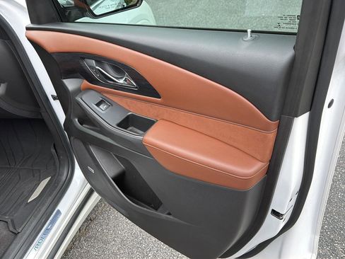 Used 2018 Chevrolet Traverse High Country AWD/4WD image 16