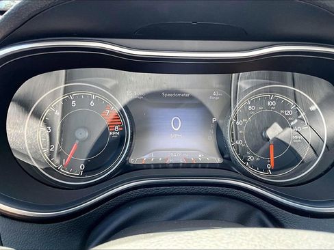 Used 2022 Jeep Cherokee Limited AWD/4WD image 10