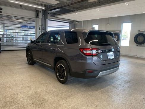 Used 2025 Honda Pilot EX-L image 10