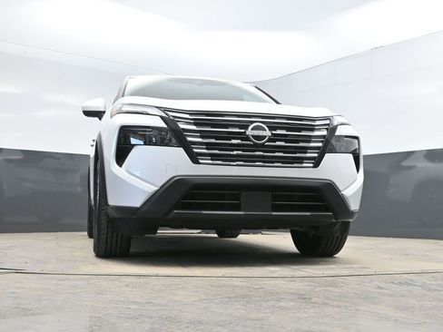 Used 2025 Nissan Rogue SV image 31