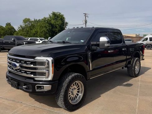 Used 2023 Ford F250 Platinum w/ FX4 Off-Road Package image 3