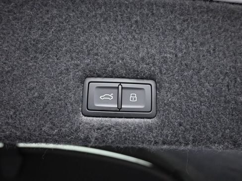 Used 2025 Lamborghini Urus SE AWD/4WD image 30