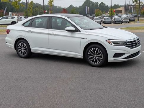 Used 2019 Volkswagen Jetta SEL FWD image 2