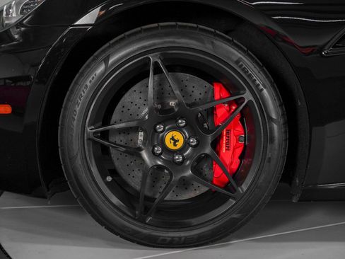 Used 2010 Ferrari California RWD image 20