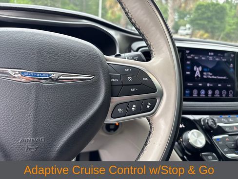 Used 2018 Chrysler Pacifica Limited w/ Advanced Safetytec Group FWD image 16