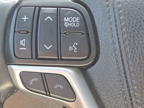 Used 2019 Toyota Highlander SE AWD/4WD image 32