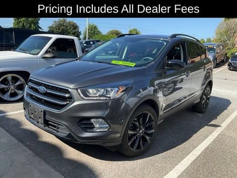 Used 2018 Ford Escape SE w/ SE Sport Appearance Package AWD/4WD image 3