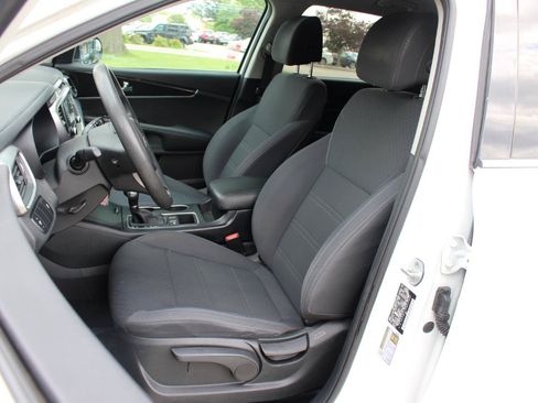 Used 2017 Kia Sorento FWD image 14