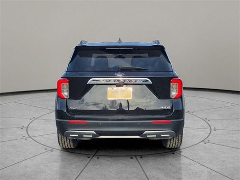 Certified 2022 Ford Explorer XLT w/ Equipment Group 202A image 11