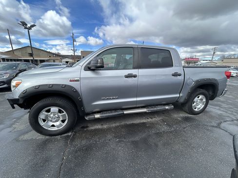 Used 2010 Toyota Tundra 4x4 CrewMax image 5
