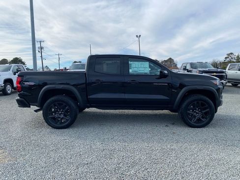 New 2025 Chevrolet Colorado Trail Boss w/ Midnight Edition AWD/4WD image 2