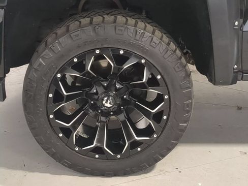 Used 2018 Chevrolet Silverado 1500 LT w/ True North Edition AWD/4WD image 16
