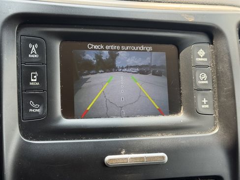 Used 2018 Jeep Cherokee Latitude w/ Cold Weather Group FWD image 8