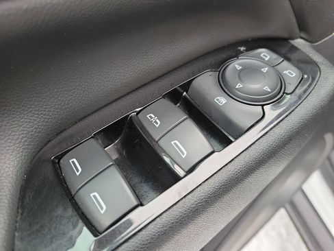 Used 2023 Chevrolet Equinox Premier image 18