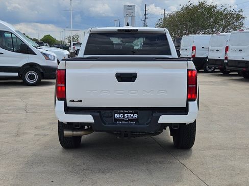 Used 2024 Toyota Tacoma TRD Off-Road image 5