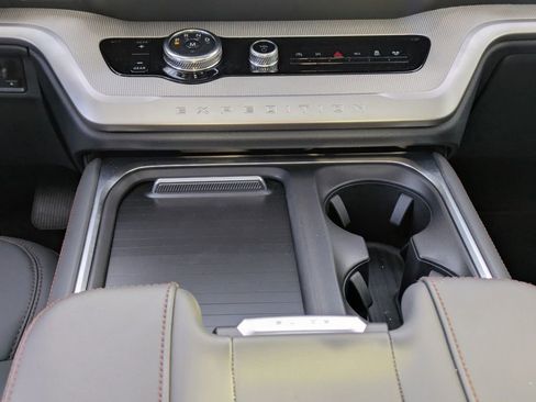 New 2025 Ford Expedition Active image 21