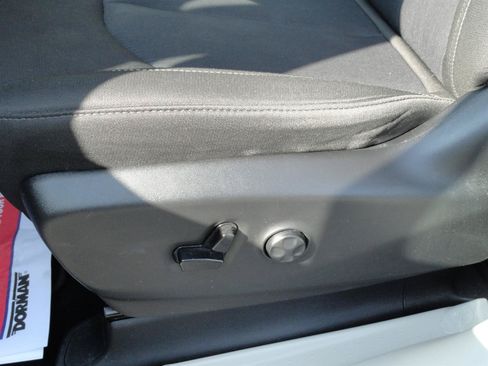 Used 2023 Chrysler Voyager LX FWD image 13