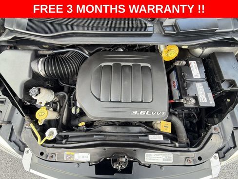 Used 2016 Chrysler Town & Country Touring FWD image 11
