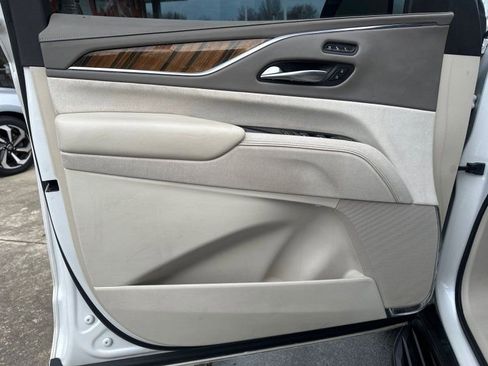 Used 2021 Cadillac Escalade ESV Sport Platinum image 8