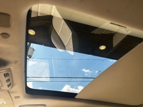 Used 2022 GMC Yukon XL Denali w/ Denali Ultimate Package image 18