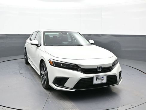 Certified 2024 Honda Civic EX image 3