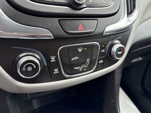 Used 2020 Chevrolet Equinox LS image 11