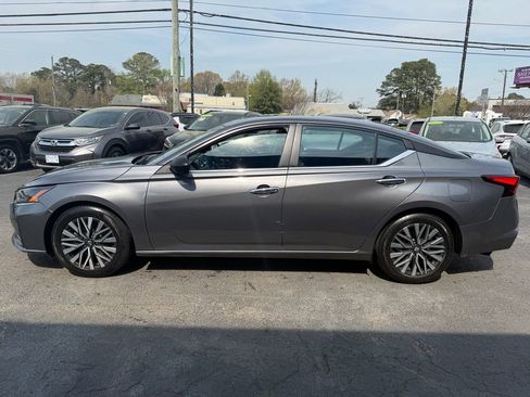Used 2024 Nissan Altima 2.5 SV image 6