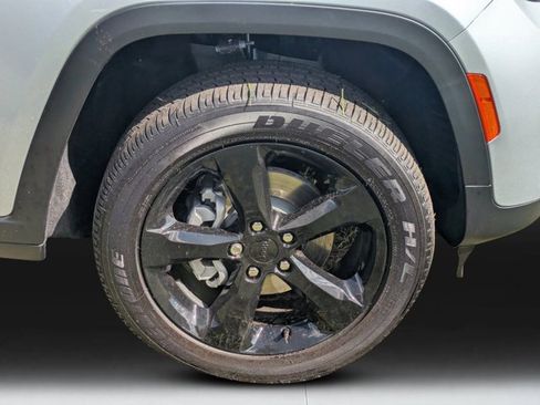 New 2025 Jeep Grand Cherokee Altitude image 8