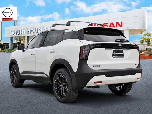 New 2026 Nissan Kicks SR image 3