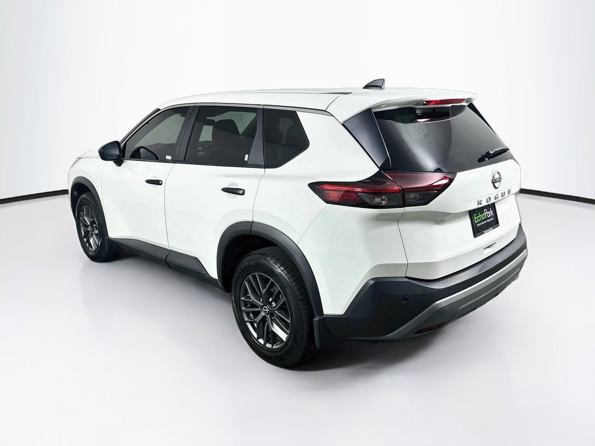 Used 2023 Nissan Rogue S FWD image 5