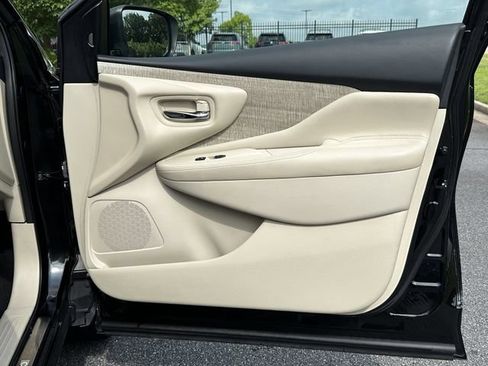 Used 2019 Nissan Murano SL w/ SL Technology Package FWD image 16