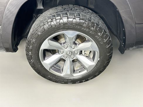 Used 2022 RAM 1500 Limited w/ Body Color Bumper Group image 11