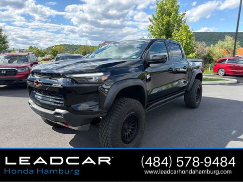 Used 2024 Chevrolet Colorado ZR2 w/ Technology Package AWD/4WD image 2