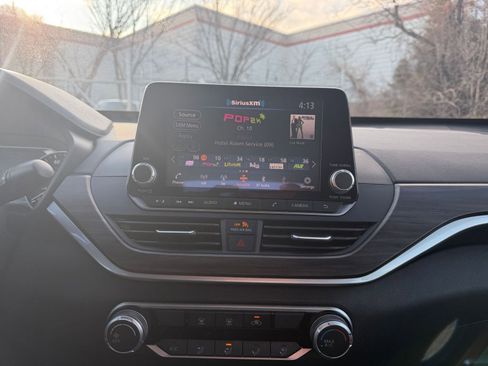 Used 2025 Nissan Altima 2.5 SV image 17