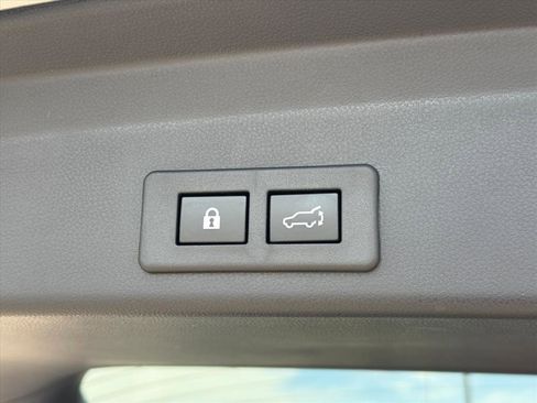 Used 2023 Subaru Ascent Touring AWD/4WD image 6