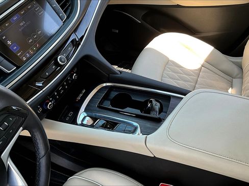 Used 2023 Buick Enclave Avenir image 14