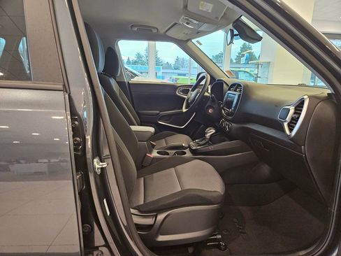 Used 2025 Kia Soul LX w/ LX Technology Package FWD image 23
