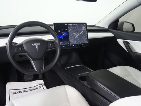 Used 2021 Tesla Model Y Long Range image 19