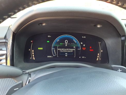 Used 2025 Toyota Camry SE w/ Convenience Package FWD image 8