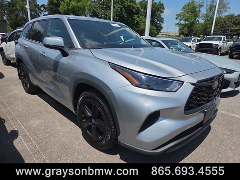 Used 2023 Toyota Highlander L FWD image 1