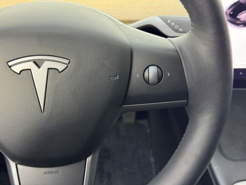 Used 2022 Tesla Model 3 Standard Range image 19