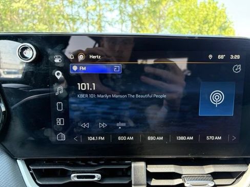 Used 2025 Chevrolet Equinox LT AWD/4WD image 21