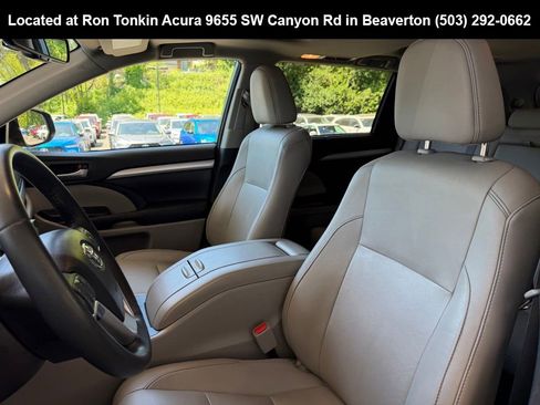 Used 2016 Toyota Highlander XLE AWD/4WD image 14