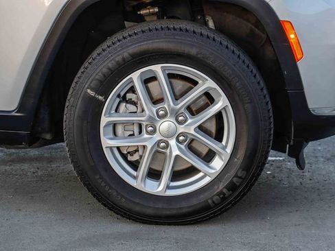 Used 2023 Jeep Grand Cherokee L Laredo image 11