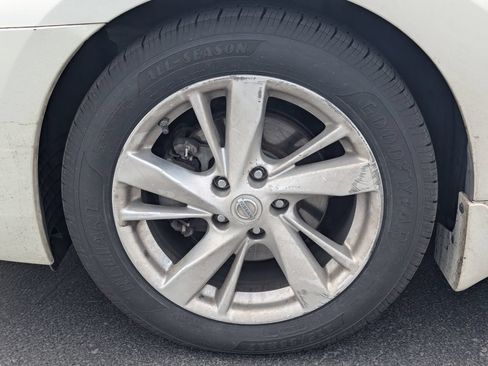 Used 2015 Nissan Altima 2.5 SV w/ Convenience Package FWD image 13